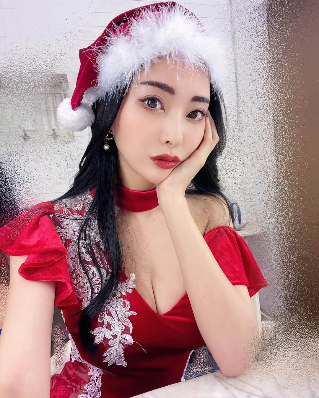 南真琴さんのインスタグラム写真 - (南真琴Instagram)「. . クリスマス撮影会ありがとうございました🎄❤️ 当日にも関わらず来てくれて嬉しいです！ . 今年の皆さんと会えるイベントは今日で最後☺️ 来年は1月9日に晴れ着撮影会予定ですので お時間ある方は遊びに来てください✌️ . #model#gravure#racequeen#时装#自拍#照片#粉我##팔로우환영#팔로우미#셀카그램#란제리#レースクイーン#fashion#ファッション#ビジョビ#ランジェリー#lingerie#インスタグラビア#shooting#portrait#サンタコス#グラビア#クリスマス#メリークリスマス」12月25日 16時31分 - makoto666_