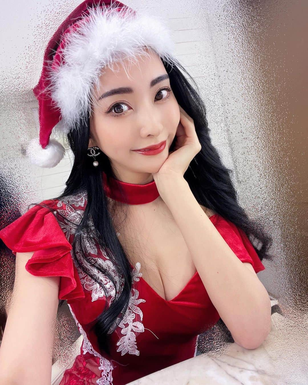 南真琴さんのインスタグラム写真 - (南真琴Instagram)「. . クリスマス撮影会ありがとうございました🎄❤️ 当日にも関わらず来てくれて嬉しいです！ . 今年の皆さんと会えるイベントは今日で最後☺️ 来年は1月9日に晴れ着撮影会予定ですので お時間ある方は遊びに来てください✌️ . #model#gravure#racequeen#时装#自拍#照片#粉我##팔로우환영#팔로우미#셀카그램#란제리#レースクイーン#fashion#ファッション#ビジョビ#ランジェリー#lingerie#インスタグラビア#shooting#portrait#サンタコス#グラビア#クリスマス#メリークリスマス」12月25日 16時31分 - makoto666_