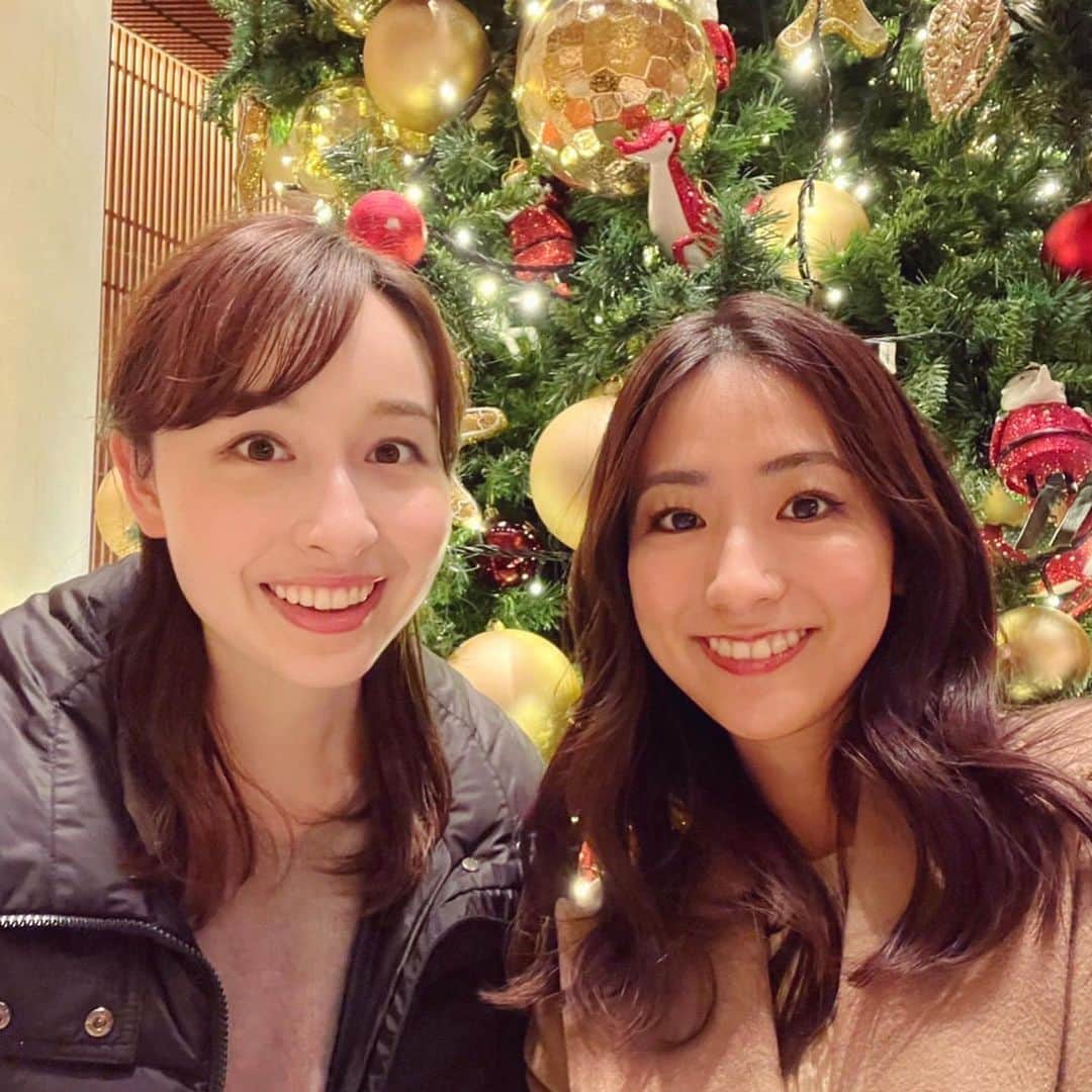 田村真子さんのインスタグラム写真 - (田村真子Instagram)「🎄  みなさーん、メリークリスマス🎅 今年は滑り込みでツリーと写真を撮れました👏 ラヴィットもクリスマス仕様になってましたねー 明日も東京は寒いそうなので暖かくしましょう🍰」12月25日 16時45分 - tamura_mako_
