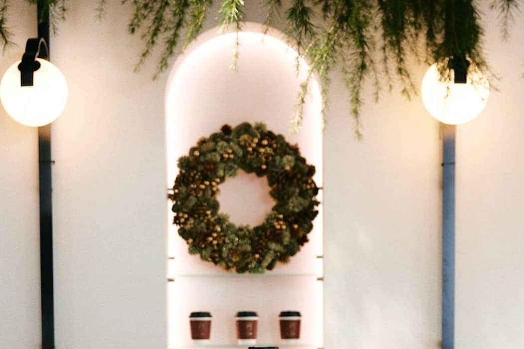 小嶋陽菜さんのインスタグラム写真 - (小嶋陽菜Instagram)「Merry Christmas ☽⋆⸜  みんなはなにしてる？☺️  大切な日にHerliptoのドレスを着てもらえたり、Herliptoカフェの予定を入れてくれたり、私はとっても幸せな気持ちで過ごしています❤️」12月25日 17時15分 - nyanchan22