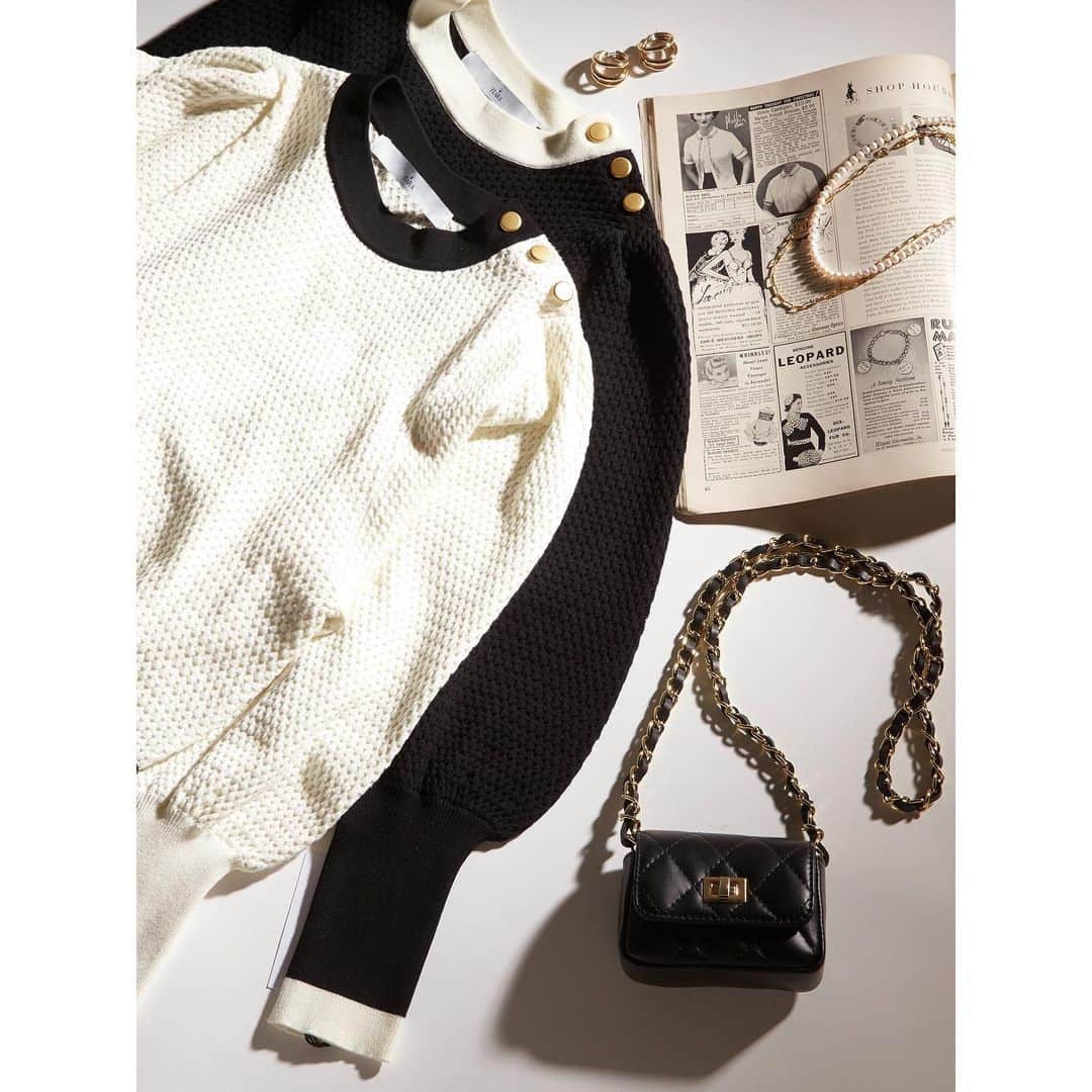 のインスタグラム：「♦︎ coming soon ♦︎  TIARA20周年記念バイカラーニットは1月に発売！✨ ぜひチェックしてください。  ・  📢インスタライブのお知らせ 明日12/26(sun) 20:30〜 銀座店インスタライブを行います！ 現在オンラインで予約受付中の20周年記念ジャケットや1月の新作をご紹介。 ぜひご覧くださいませ🙏  銀座店インスタグラム↓ @tiara_ginza   出演スタッフ↓ @tiara_higashi  @tiara_yoshino  @tiara_nana.m   ・  #TIARA #ティアラ  #melrose #メルローズ #AW #2021AW #秋冬 #秋冬コーデ #秋冬ファッション #大人ファッション #大人コーデ #大人カジュアル #カジュアルコーデ #きれいめ #きれいめコーデ #きれいめカジュアル #大人女子 #エレガントコーデ #クラシカルコーデ #30代ファッション #40代ファッション #50代ファッション」