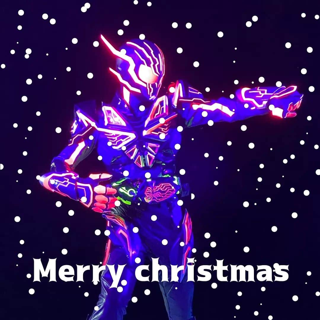 伊藤英明さんのインスタグラム写真 - (伊藤英明Instagram)「みなさま、素敵なクリスマスをお過ごし下さい！  #merrychristmas #メリークリスマス #kamenrider #仮面ライダーエデン」12月25日 17時39分 - thehideakiito