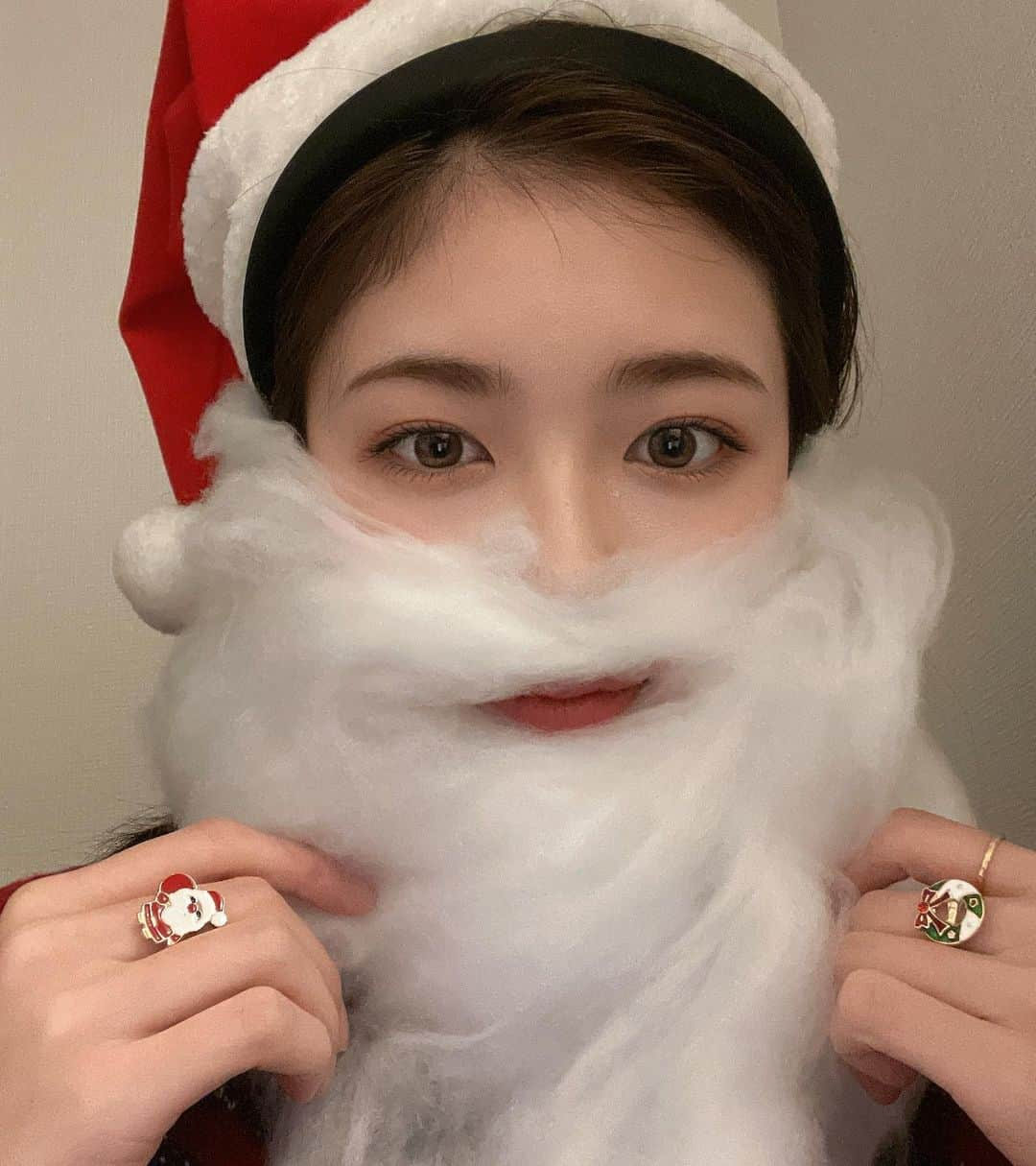 小芝風花さんのインスタグラム写真 - (小芝風花Instagram)「🎄メリークリスマス🎄 どうも、小芝家のサンタです🤶 ママ様は爆笑、妹ちゃんは苦笑いでしたが、プレゼントは喜んでもらえました🎁 皆様にも幸せなクリスマスが訪れますように(｡・・｡)」12月25日 17時56分 - fuka_koshiba_official