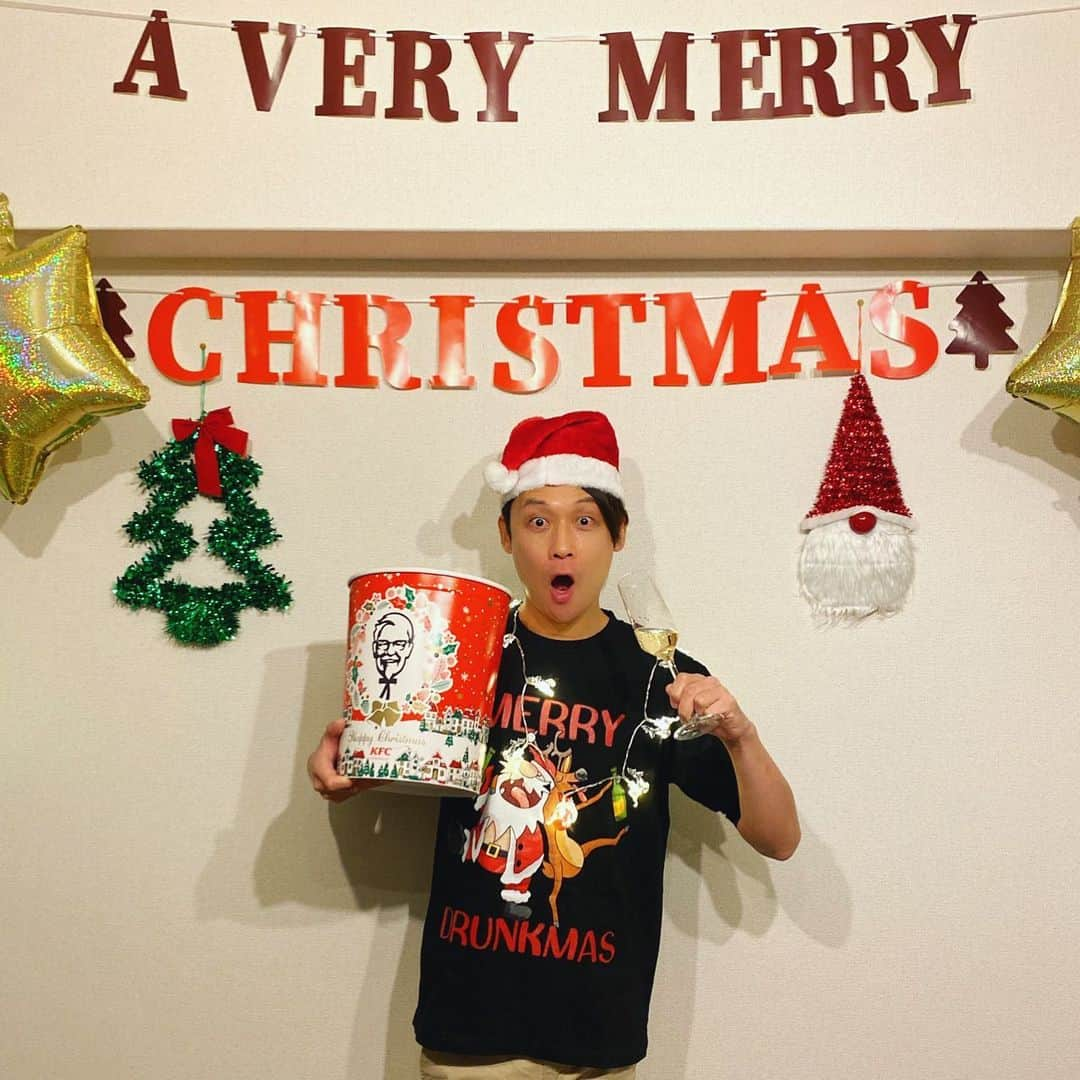 大吉洋平さんのインスタグラム写真 - (大吉洋平Instagram)「たまには家族と🎄  #feliznavidad #felizanonovo #merrychristmas #christmas #kfc #kfcchristmas #チキンバーレル」12月25日 18時02分 - yoheioyoshi0823