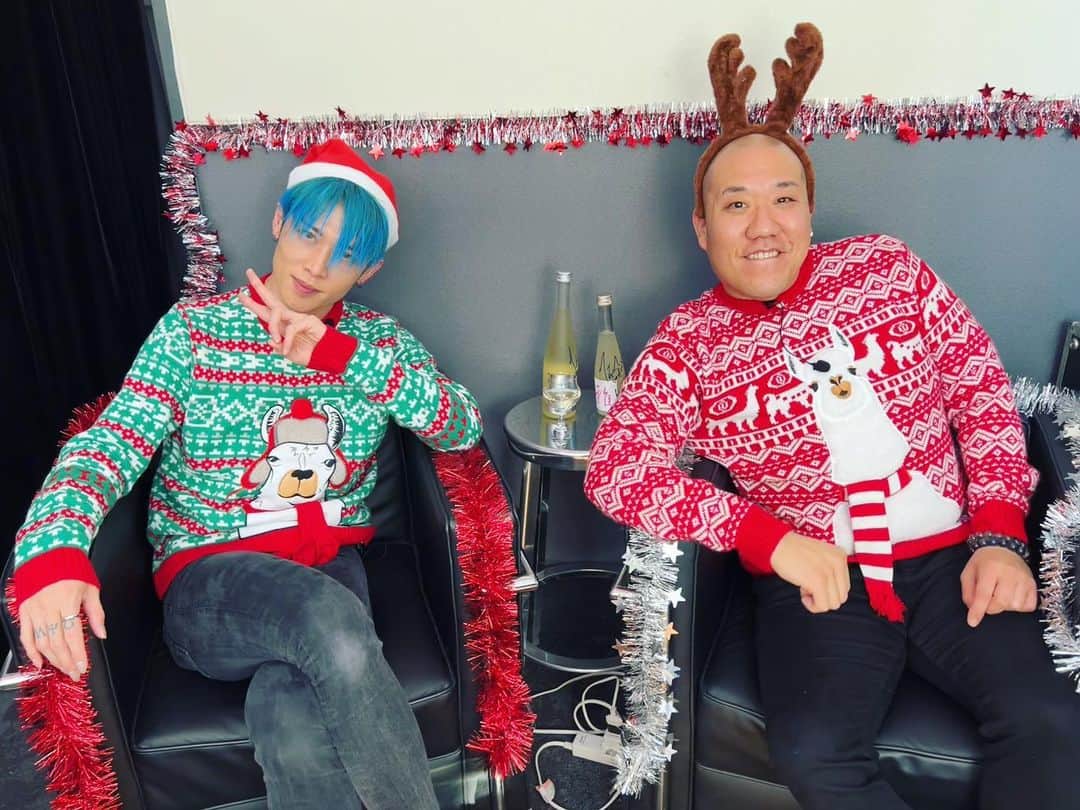 雅-MIYAVI-のインスタグラム：「Thanks for tuning in everyone! Have a sweet and fun holidays🥳🥳🎄💯」