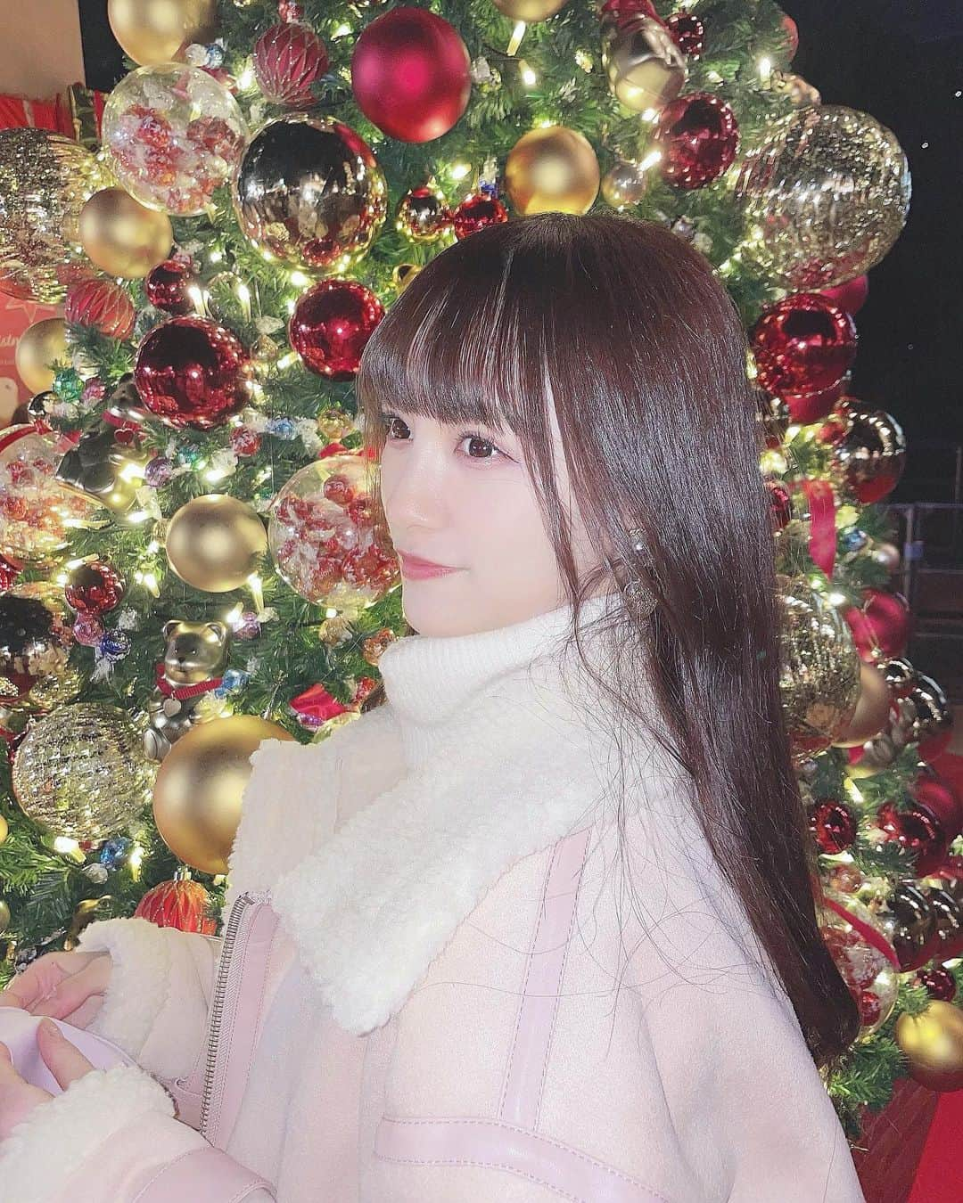 音嶋莉沙さんのインスタグラム写真 - (音嶋莉沙Instagram)「MERRY CHRISTMAS🌲🎁❄☃ 皆さんは、何して過ごしてますか〜？？ ⁡ 写真は、クリスマスマーケットに行った時の😊 ⁡ ホットチョコレートのドリンクにのってる マシュマロ可愛すぎた⛄️ ⁡ ⁡ ⁡ ⁡ #クリスマスマーケット #クリスマス」12月25日 18時09分 - otoshima_risa