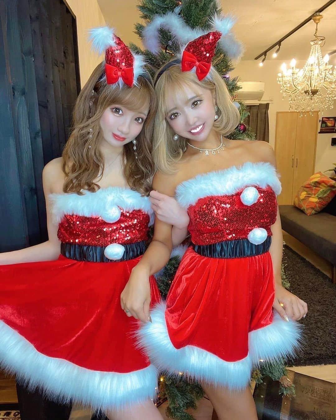 美女美容事情さんのインスタグラム写真 - (美女美容事情Instagram)「《楽しい♪Christmas Party♪🥂🎅🏻 🌉》 *⁠ 今回ご紹介させて頂きますのは!!👀❤︎⁠⠀ ⚫︎まゆぴちゅーさん< @mayu_03pichu > ⚫︎とみmamaさん< @tomimama1116 > 御二方の素敵なお写真📸⁠⠀⁠⠀⁠⠀⁠ *⁠⠀⁠⠀⁠⠀⁠⠀ 今夜も楽しいクリスマス🌉💝🎄 可愛いサンタコスをしながら行うホームパーティーはとても楽しそうですね😚🍖 *⠀⁠⠀⁠⠀⁠⠀⁠⠀ ⚫︎まゆぴちゅーさん< @mayu_03pichu > ⚫︎とみmamaさん< @tomimama1116 > ⁠⠀⁠⠀⁠⠀⁠⠀ 素敵な投稿ありがとうございました☺️📸✨ *⠀⁠⠀⁠⠀⁠⠀⁠⠀ おふたりのアカウントには他にも素晴らしい投稿が沢山ありますので是非覗いてみてくださいね💁‍♀️💙⁠⠀⁠⠀⁠⠀⁠⠀ *⠀⁠⠀⁠⠀⁠⠀⁠⠀ △▼△▼△▼△▼△▼△▼△▼△▼△▼ ⁠⠀⁠⠀⁠⠀ ❤🧡💛「美女美容事情」💚💙💜⠀⠀⠀⠀⠀⠀⠀⠀⠀⠀⠀⠀⠀⠀⁠⠀⁠⠀⁠⠀⁠⠀⁠⠀ 👇掲載ご希望の方は👇⠀⠀⠀⠀⠀⠀⠀⠀⠀⠀⠀⠀⠀⠀⠀⁠⠀⁠⠀⁠⠀⁠⠀⁠⠀ @b_b_j.jタグ付けと🖤 #ビジョビ ⁠⠀ 🖤タグ付けお願いします✨⠀⠀⠀⠀⠀⠀⠀⠀⠀⠀⠀⠀⠀⠀⠀⁠⠀⁠⠀⁠⠀⁠⠀⁠⠀ △▼△▼△▼△▼△▼△▼△▼△▼△▼ ⁠⠀⁠ #lukeslobster #ルークスロブスター #東京グルメ #新宿グルメ #テイクアウトグルメ #レンタルスペース #クリスマスパーティー #xmasparty #サンタコス #サンタさん #サンタコスプレ #お揃い」12月25日 18時11分 - b_b_j.j