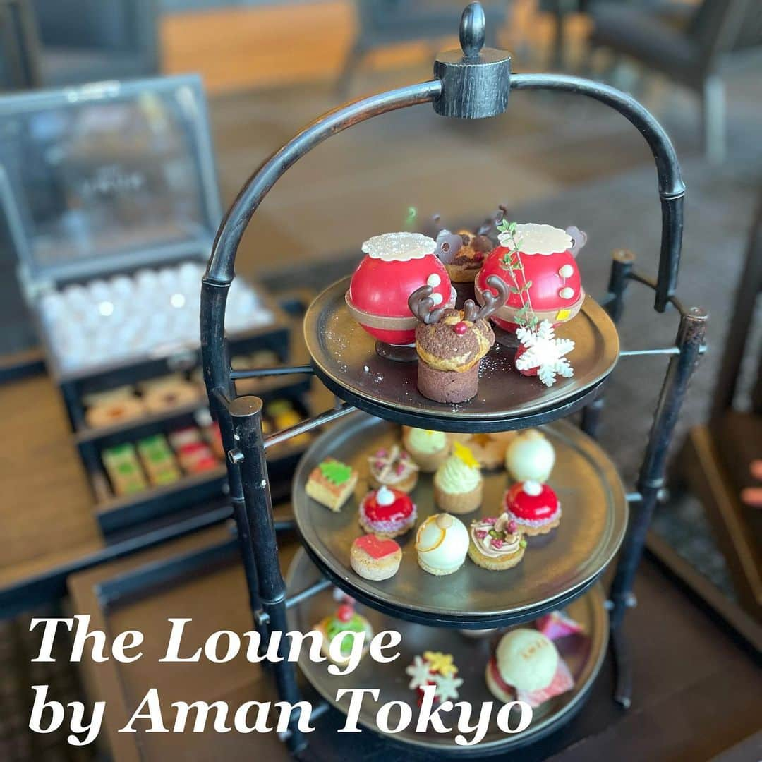 増田愛里菜のインスタグラム：「. アマン東京  @aman_tokyo でアフタヌーンティー🎄☕️💕 . . . まずは.. . ピンクグレープフルーツのスープ シャンパンエスプーマで乾杯🥂🧡 . . アマン東京のアフタヌーンティーはどこよりもボリュームあるから、毎回感動する🥰☕️🍰🍩🧁🍪🍮🍨🍭💕 . . . 今回はサンタさん🎅トナカイ🦌🎄🛷も 揃って可愛くスイーツになってたよ🥺❤️ . . . . #アマン東京  #アマン東京アフタヌーンティー  #アフタヌーンティー  #クリスマスアフタヌーンティー  #東京スイーツ  #スイーツ  #foodie  #gourmet  #sweets」