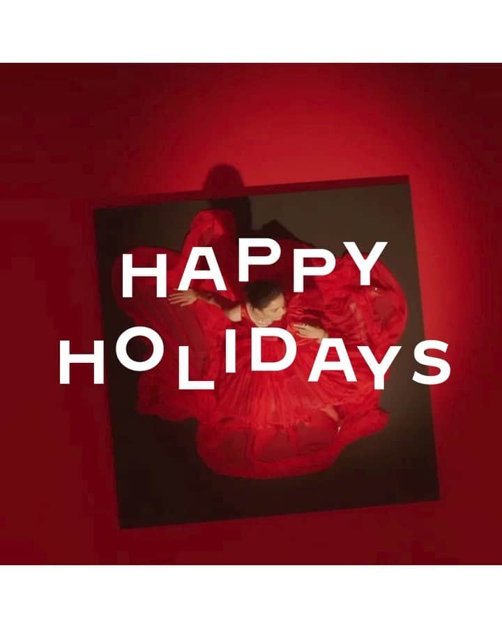 マリアカルラ・ボスコーノのインスタグラム：「Cartier and the Friends of the Maison would like to wish you and yours a very happy holiday, full of love. #CartierLoveIsAll #CartierCelebrates」