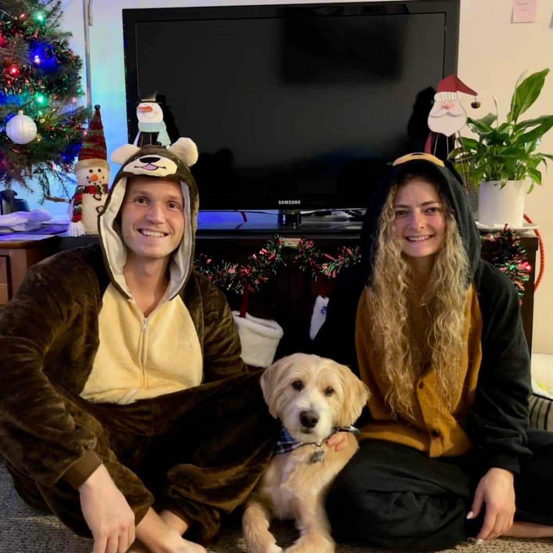ロビー・ジャーヴィスのインスタグラム：「Happy holidays ❤️」