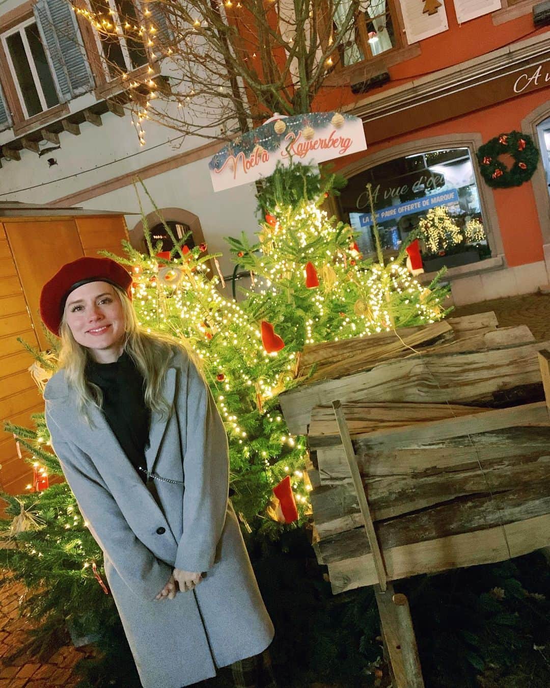 のインスタグラム：「Merry Christmas/Happy Holidays 🕯」