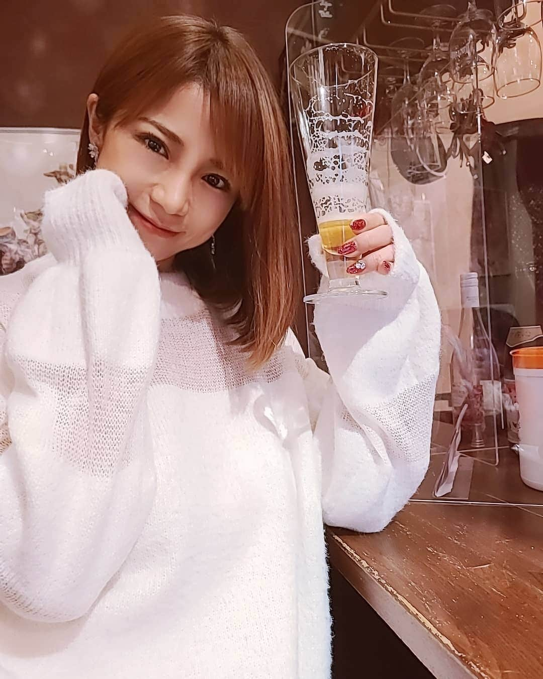 華彩ななさんのインスタグラム写真 - (華彩ななInstagram)「メリークリスマス❤️ 今年はクリスマスに、白のニットワンピースを着ました💕 @yuurimorishita ちゃんと@starlabelofficialshop さん コラボのこのワンピ✨ フワフワして温かいし、丈もちょうどよくて、周りからも好評でした❤️ ストーリーに載せたらお友達も買ってくれました～😍 他にも可愛いワンピ沢山あったので、自分へのご褒美に色々買っちゃおう❤️  白を汚さず着れる上品な女になりたいなぁ❤️  #撮影モデル #撮影 #インスタグラビア #japanesegirl #美乳 #美脚 #水着 #girl #happy #LOVE #Sexy #女演员 #偶像 #模型 #色情 #自拍 #模特 #粉我 #萌 #人像写真 #泳衣 #泳装 #👙 #그라비아 #아이돌 #여배우 #유부녀 #에로 #アラフォー #美魔女」12月25日 21時44分 - nanakasai