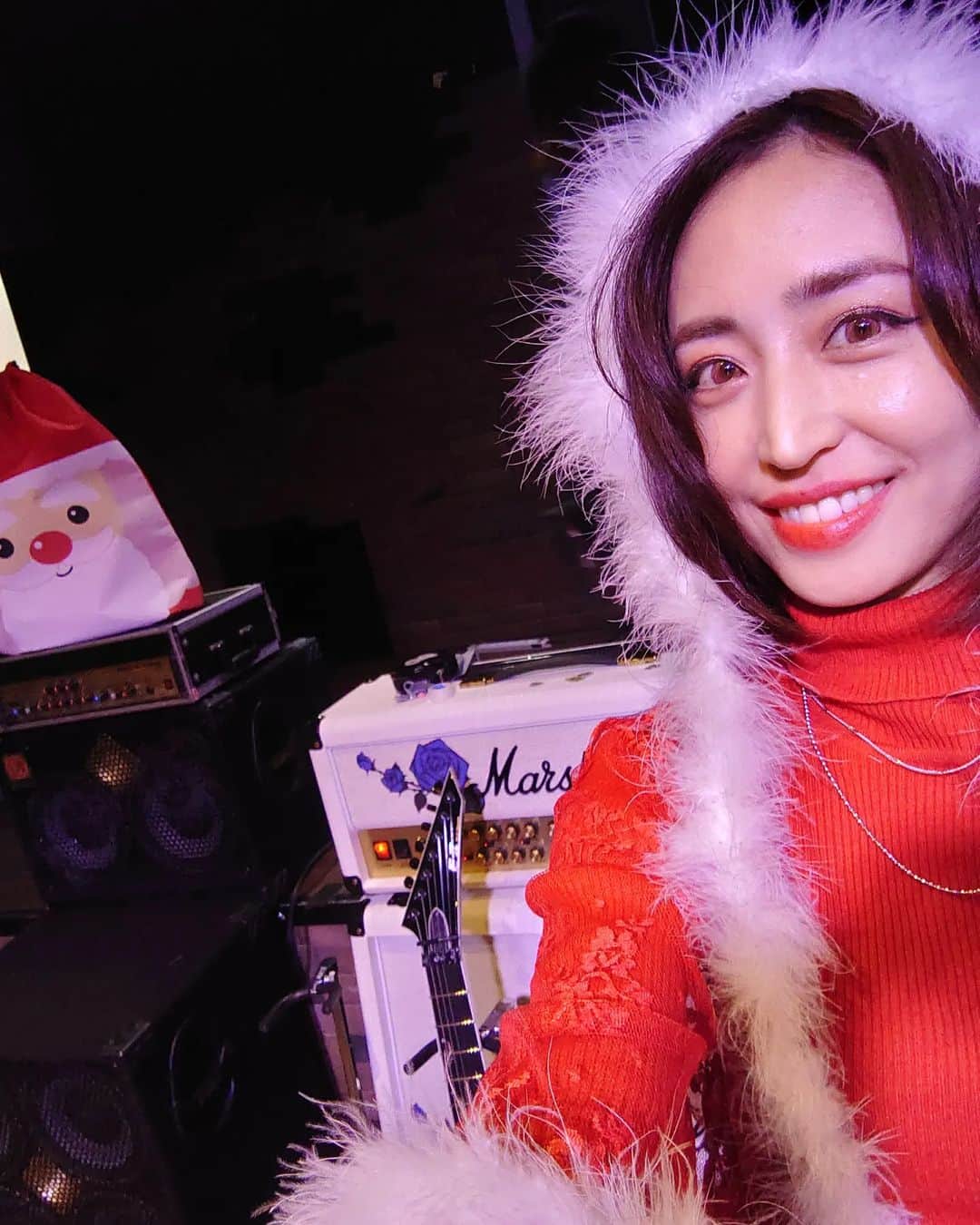 Yukiさんのインスタグラム写真 - (YukiInstagram)「HAPPY HOLIDAYS🎄🎅🌟　  今日のクリスマスライブご来場ありがとうございました！」12月25日 21時47分 - d_drive_gt_yuki