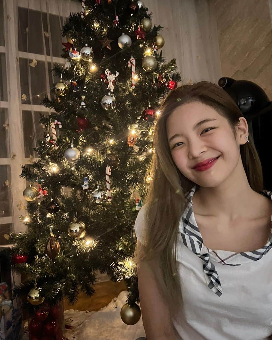 ITZYさんのインスタグラム写真 - (ITZYInstagram)「Christmas with my baby Bella❤️ Merry Christmas everyone」12月25日 21時48分 - itzy.all.in.us
