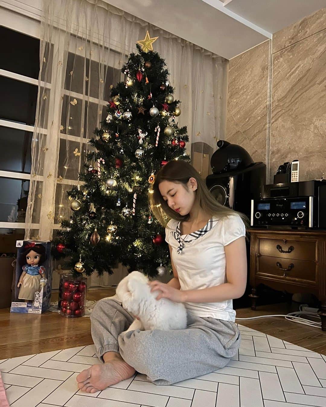 ITZYさんのインスタグラム写真 - (ITZYInstagram)「Christmas with my baby Bella❤️ Merry Christmas everyone」12月25日 21時48分 - itzy.all.in.us