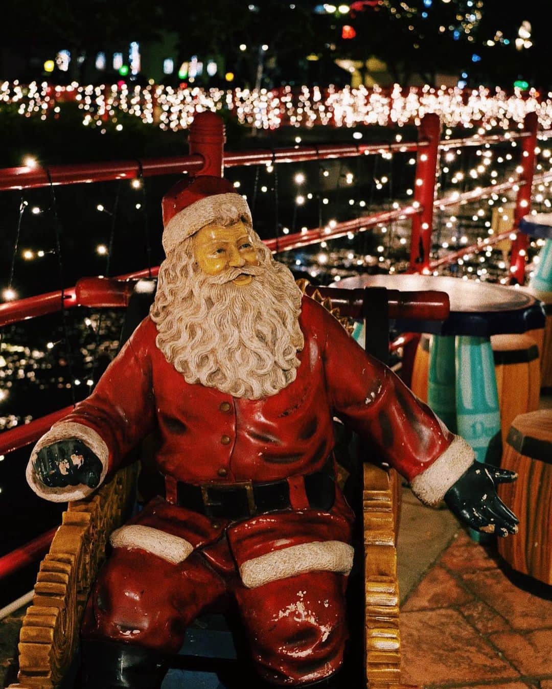 Ami さんのインスタグラム写真 - (Ami Instagram)「Merry Christmas！ わたしにもサンタさんが来たよ😍💕 クリスマスっぽいコーディネートでお出かけして、夜はクリスマスプレイリストをBGMにナポリの窯でピザパーティー‼︎ ココから始まる年末年始、楽しみがいっぱいでワクワクする♡♡♡  皆さんはどんなクリスマスでしたか🎄？」12月25日 22時00分 - ami_dream05