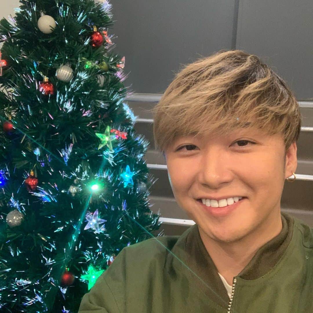 大野雄大さんのインスタグラム写真 - (大野雄大Instagram)「メリークリスマス🎁🎄  a-i Christmas Party 2021 ~379th HaPPY BiRTHDaY TO にゅーとん~  へお越しの皆様、オンラインで遊びに来てくださった皆様、  楽しい時間をありがとうございました☺️✨  そして、皆さんにとって素敵な夜でありますように✨」12月25日 21時52分 - da_ice_udai