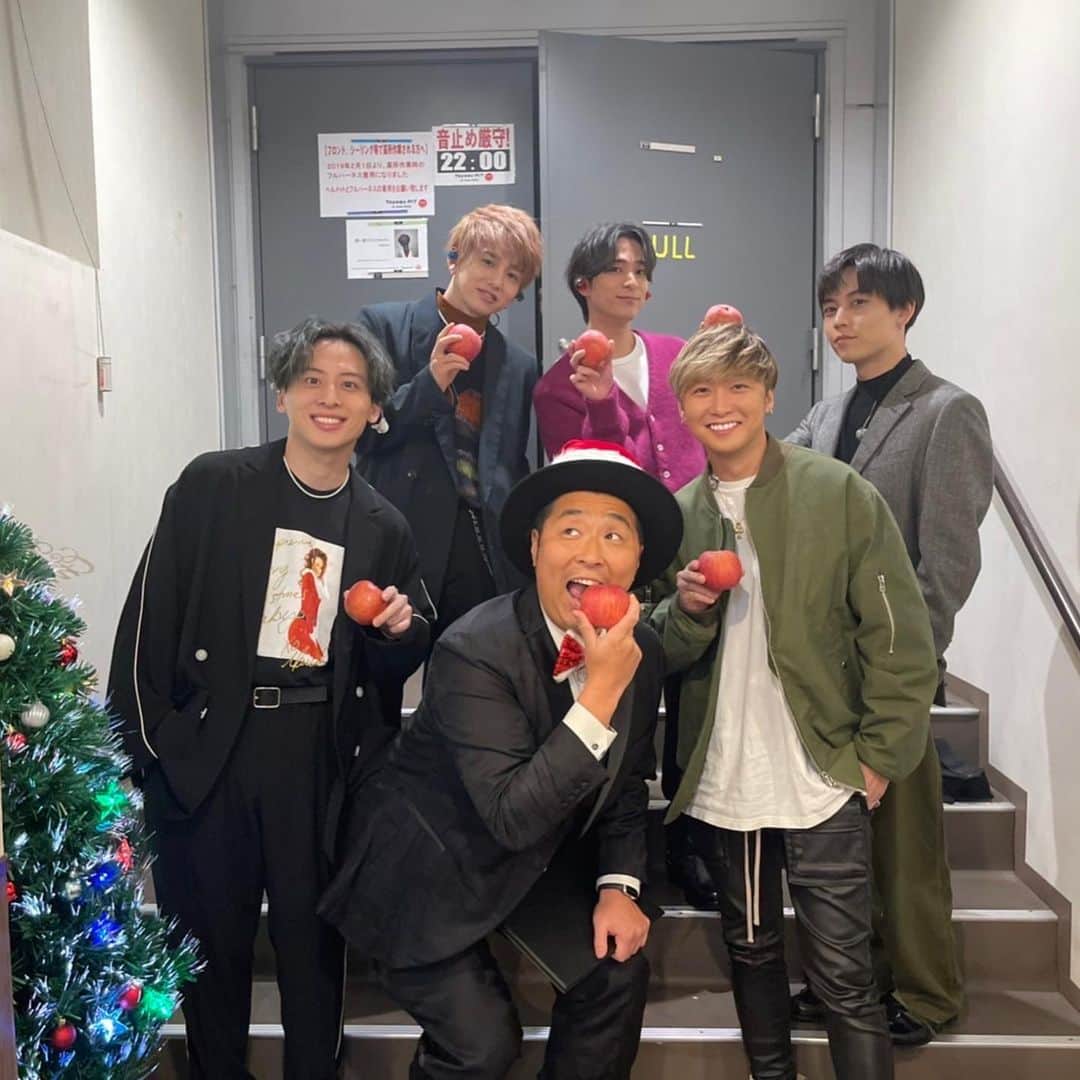 大野雄大のインスタグラム：「メリークリスマス🎁🎄  a-i Christmas Party 2021 ~379th HaPPY BiRTHDaY TO にゅーとん~  へお越しの皆様、オンラインで遊びに来てくださった皆様、  楽しい時間をありがとうございました☺️✨  そして、皆さんにとって素敵な夜でありますように✨」