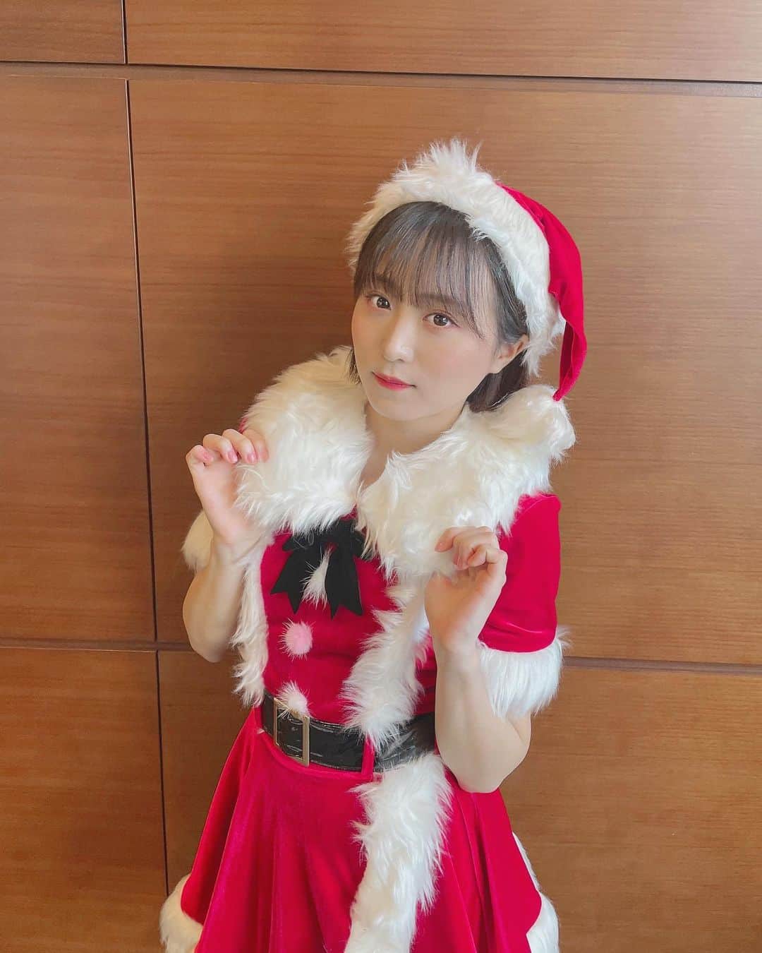 坂口渚沙のインスタグラム：「オンラインお話し会 ありがとうございました😊  サンタさんの衣装で お話し会したよ〜  みんなといろんなお話しできて、 楽しかった✨ また明日も楽しみ☺️  #AKB48 #オンラインお話し会 #クリスマス」