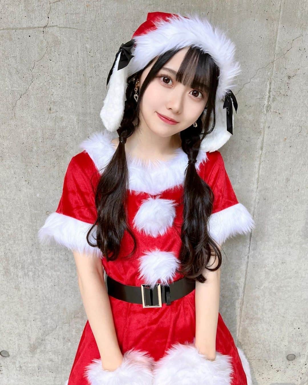 松本ももなさんのインスタグラム写真 - (松本ももなInstagram)「サンタさん可愛い??🤶  ふわふわしてかわちかわち(՞_ ̫ _՞)ᐝ  今日のサンタさんは 耳をつけて横浜にいましたー🐶  わんこさんたさんU´•ﻌ•`U🎀  リアルトーク会 🤶横浜 ありがとうございました♡ クリスマスにファンの方と過ごせて 楽しい１日でしたーー🎄  #私服 #merrychristmas #xmas #クリスマス #サンタコス #サンタ #コスプレ #santaclaus #cosplay #cosplaygirl #cosplaying #japanese #japanesegirl #kawaiigirl」12月25日 22時52分 - momona.1012