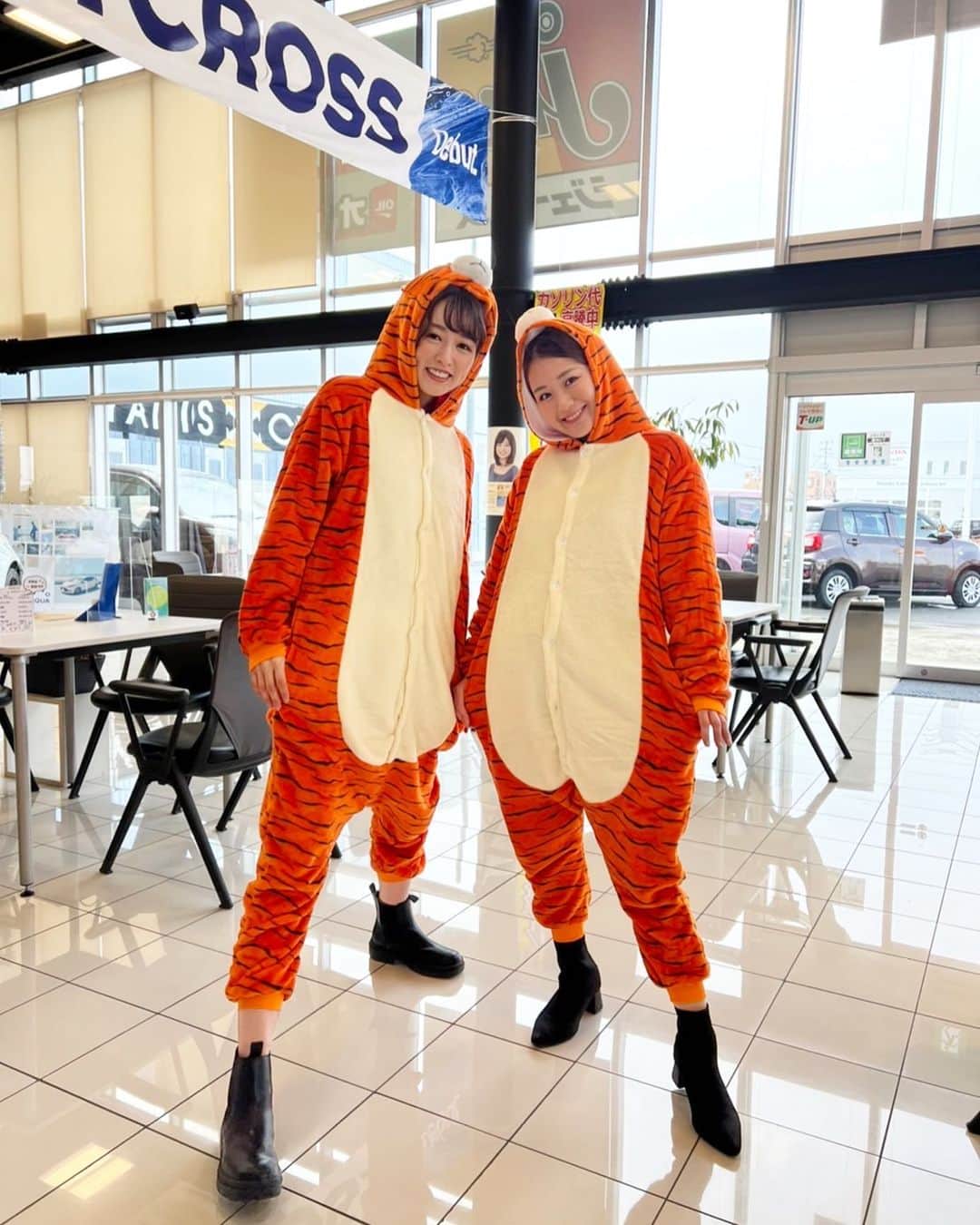 熊谷彩夏のインスタグラム：「.  カローラ岩手の初売りCM！ 現在放送中！  🐭🐮の次は🐯です！  岩手の方はぜひ見つけてくださいな  @mukushishizuka   #カローラ岩手 #cm #🐯」