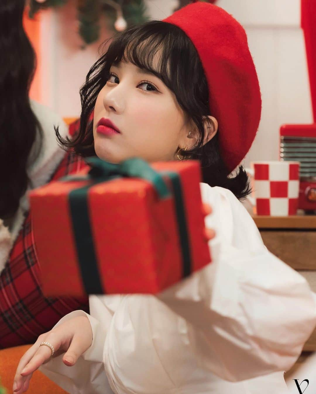 ウナのインスタグラム：「I hope you have the merriest Christmas ever. ❤️🎄 –Nana」