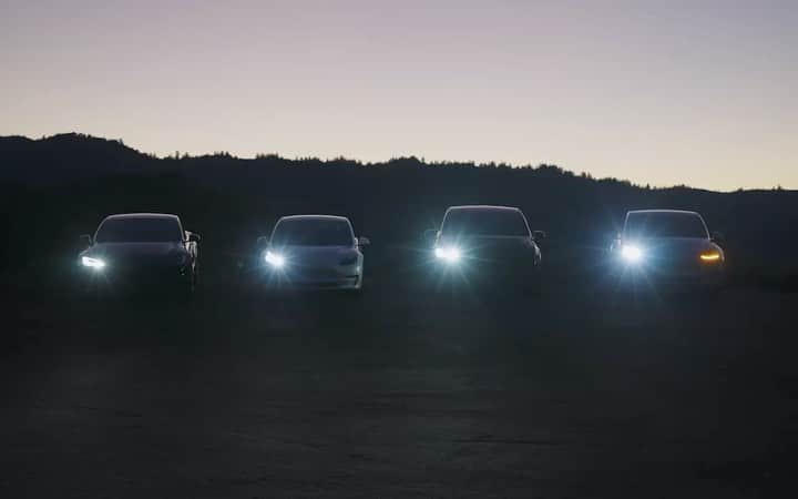 Teslaのインスタグラム：「S3XY Light Show」