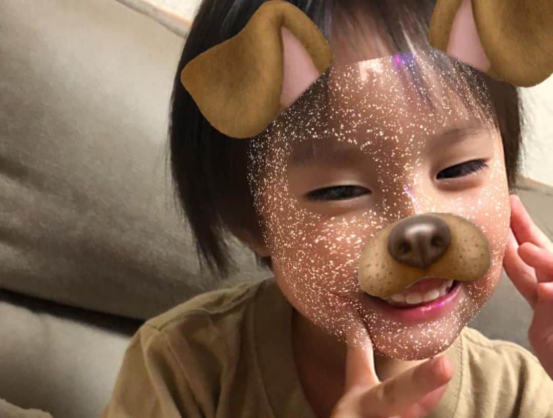 Ayanaさんのインスタグラム写真 - (AyanaInstagram)「.  merry xmas & happy birthday🎄💝  12/25 4歳お誕生日おめでとう🥳❤︎ 子供の成長が早すぎてついてけない！ それくらい大きくなったし猫思いだし よく1人で歌って踊って遊んでって 日に日に女の子らしさがある☺︎  まだまだ赤ちゃん風な喋り方だけど ゆあてぃんらしくていい🥰  過ぎちゃうけど 来年はディズニーだから楽しみだね✌︎❤︎  これからも大きく成長して みんなに愛される ゆあてぃんでいてくれますように🕊  #クリスマス #クリスマス誕生日 #娘 #4歳誕生日 #こどもがいる暮らし #多頭飼いの幸せ #ねこがいる生活 #サンタさんからのプレゼント #ディズニーマジックキャッスル #誕生日プレゼント #おままごとキッチン」12月26日 0時06分 - _paaaaan_