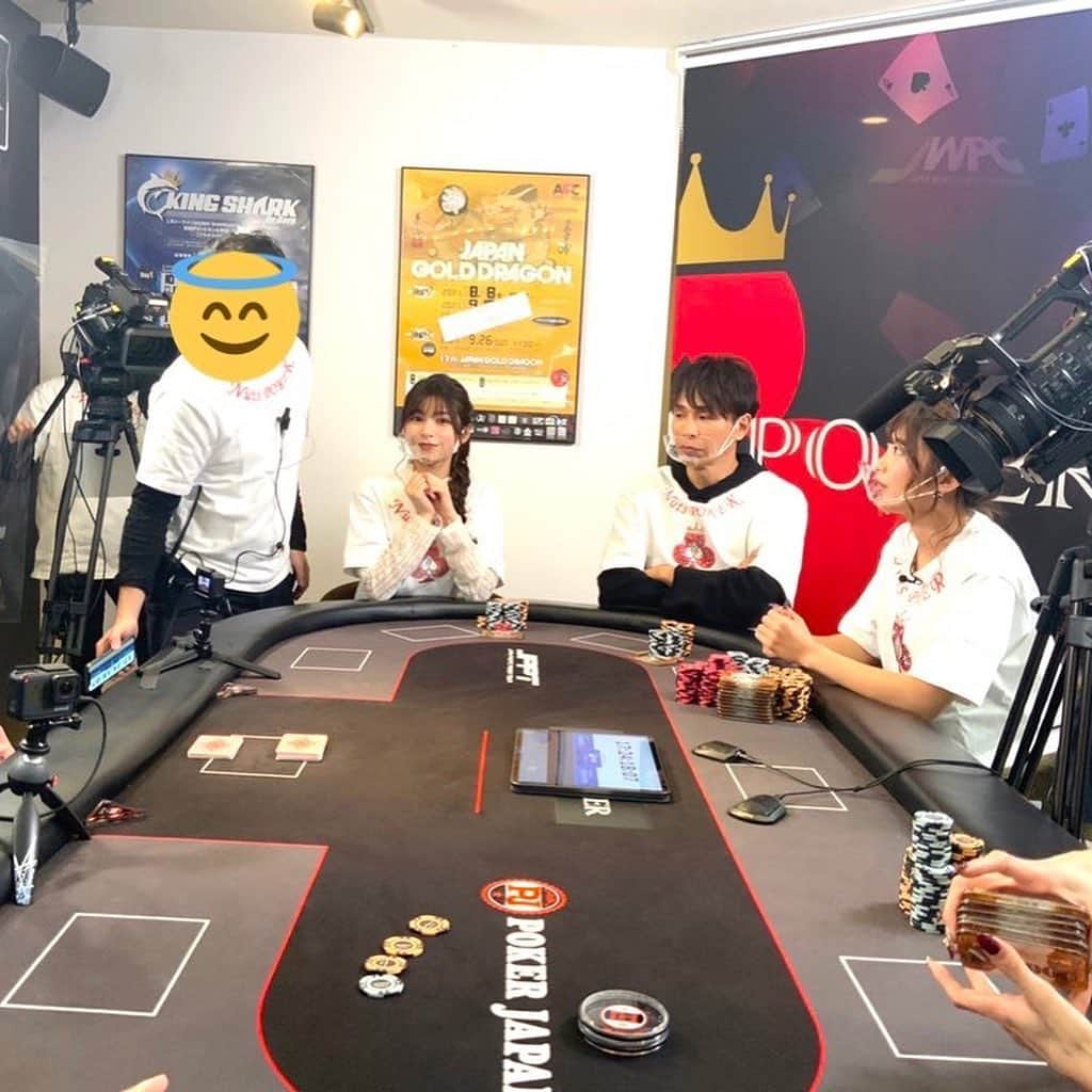 日比野友香さんのインスタグラム写真 - (日比野友香Instagram)「♠️♥️♣️♦️          🖤毎土24:30~は #サンテレビ  #NutsPOKER 🖤     ともぴ！まだトーナメント残ってます！！！ でも、チップが少なくなってきてピンチ🥺💭   今回の私のテーマはアグレッシブです❤️‍🔥   少し成長した私を観ていただけるかも、、？   ぜひリアルタイムで応援してね🥰     ポーカー講座はゲーム中のマナーについて学びます🔰                   #テキサスホールデム #ポーカー#サンテレビジョン #nutspoker #poker #ポーカー #ポーカーライブ大阪 #pokerliveosaka #ポーカー好きな人と繋がりたい #pokerplayer #pokerlife #pokergame  #関西 #タレント #女の子  #女子  #日本人  #japanese  #japanesegirl  #フォローミー  #followｍe  #自撮り  #自撮り界隈  #自撮り女子  #自撮り部  #セルフィー  #selfie  #lfl  #fff」12月26日 0時31分 - tomokahibino