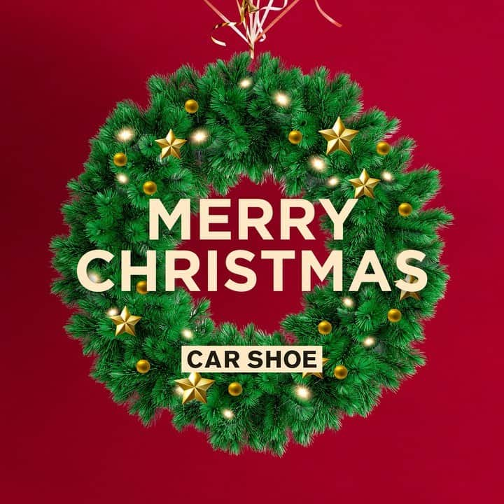 カーシューのインスタグラム：「A special moment to share with your loved ones and show off the best looks. Carshoe wishes you on this special day, a Merry Christmas and happy holidays!」