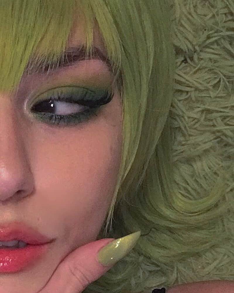 にちゃぴんさんのインスタグラム写真 - (にちゃぴんInstagram)「Grinchy eyes 💚 #makeup #green #grinch #xmas」12月26日 1時11分 - nichapincos