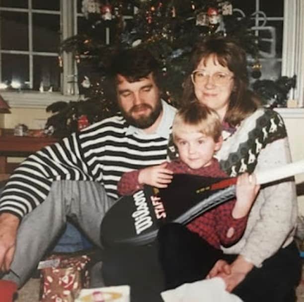 トム・フェルトンのインスタグラム：「did santa bring anything good 🎅🏻」