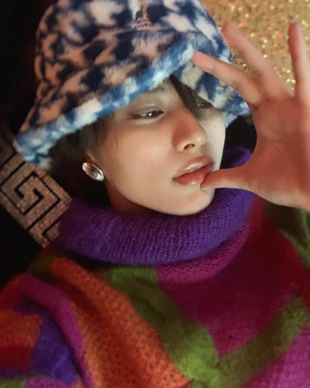 春川芽生のインスタグラム：「追い 𝕞𝕖𝕣𝕣𝕪,𝕞𝕖𝕣𝕣𝕪 𝕔𝕙𝕣𝕚𝕤𝕥𝕞𝕒𝕤🎄 ATMでカード使えなくて クリスマス晩飯抜きになるとこだった🌟😂😂  なんとか部屋かき集めたら1000円なってセーフwww 明日はおろせますよ・う・に🎅♡  ブログ始め、引き続き納めるものにせっせか年末🔥🔥 年始は豪華中華おせち拾いて〜！」