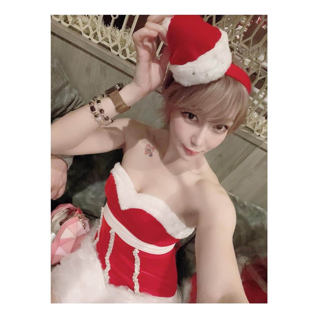 Melty輝さんのインスタグラム写真 - (Melty輝Instagram)「クリスマスイベント2日目❤️  Merry Christmas Eve🎄💓  @vellugue_keiyo   #千葉#西船橋#キャバクラ#キャバ嬢#ヴェルージュ#Vellugue#Melty輝#最強キャバ嬢#キックボクシング#格闘技#クリスマス# Xmas#クリスマスイベント#サンタコス」12月26日 4時54分 - glayrinapan