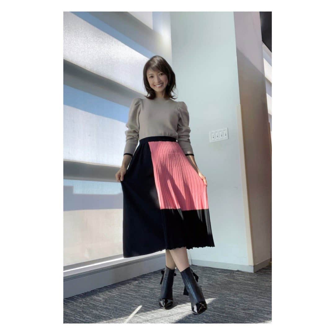 望月理恵さんのインスタグラム写真 - (望月理恵Instagram)「スナックモッチー衣装 このワンピースが一枚でいろんな 表情があり可愛かったです❣️ パフスリーブも好きなんですよね〜 全身は２枚目へ  ワンピース @lanvin_en_bleu_womens」12月26日 8時49分 - mochiee28