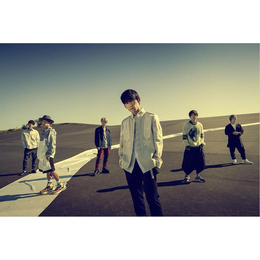 のインスタグラム：「UVERworld New Album 「30」 アーティスト写真のスタイリングを担当させて頂きました。 ⁡ art direction & design @koji_yoda  photograph @maciejkucia  hair & make @mikitaro_octbre  styling @shogo_tachibana  creative coordinator @d4caggy  ⁡ #UVERworld #newalbum #30 #styling」