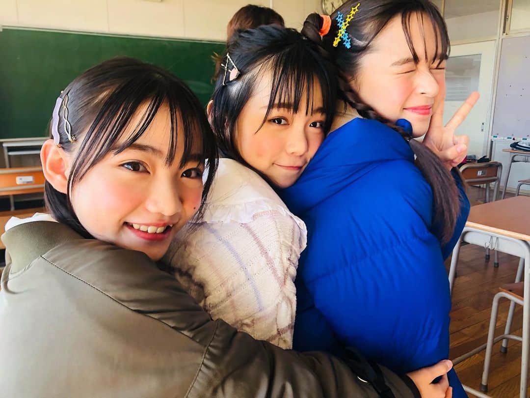 ニコ☆プチのインスタグラム：「☃️🍡  はるふあんだんご😙😙 ハルハレのオフショ久しぶりかな⁇ 2月号では着まわし企画を飛び出して あることをしています……😏💓 ぜひチェックしてみてね✨✨✨  #小松崎ふたば #星名ハルハ #星乃あんな #はるふあん」
