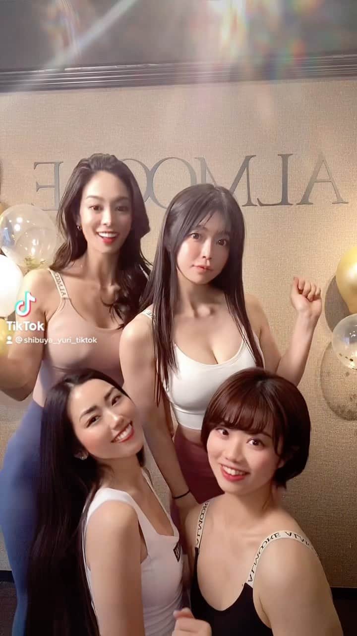 渋谷ゆりのインスタグラム：「@almoore_gym  トレーナーみんなでtiktok撮ってみた❤️ TikTok with personal trainers at @almoore_gym  ALMOORE的健身教練🥰」
