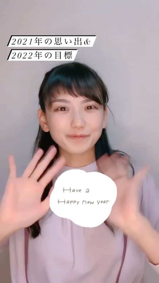 女子アナ47のインスタグラム：「#女子アナ47 #マリン部 #marinus の塩原桜 @yoshinoshiobara です。  ラテン語で海を意味するMarinus。 日本全国の海の魅力を伝えようと、メンバー有志で作られたグループで、#海 の魅力、楽しみ方をお伝えするのはもちろん、海を安全に楽しむ注意点をはじめ、海を守る活動にも携わっていきたいと考えています。 #47発信プロジェクト の #マリヌス航海日誌 や、動画コンテンツ、SNSやイベントなどを通じて、海の魅力をみなさんにお届けしています。  いよいよ年の瀬。 今回のテーマは「2021年の思い出と2022年の目標」です‼️  今年も残すところあとわずか。 みなさんはどんな1年でしたか？  わたしは#マリヌス航海リレー を通じて皆さんに少しは海のことをお伝えできた一年だったかな？と思っています。 来年はもっともっと海に足を運び海のことをお伝えできる年にしたいです。 そして、海に関する資格も……？！みんなで取れたらいいなあ🙋‍♀️  来年もmarinusを、そして女子アナ47をよろしくお願いいたします。  次は山部朱里アナウンサー @yamabeakari です💕  #マリヌス活動 #マリヌス航海リレー #海活 #年末 #振り返り」