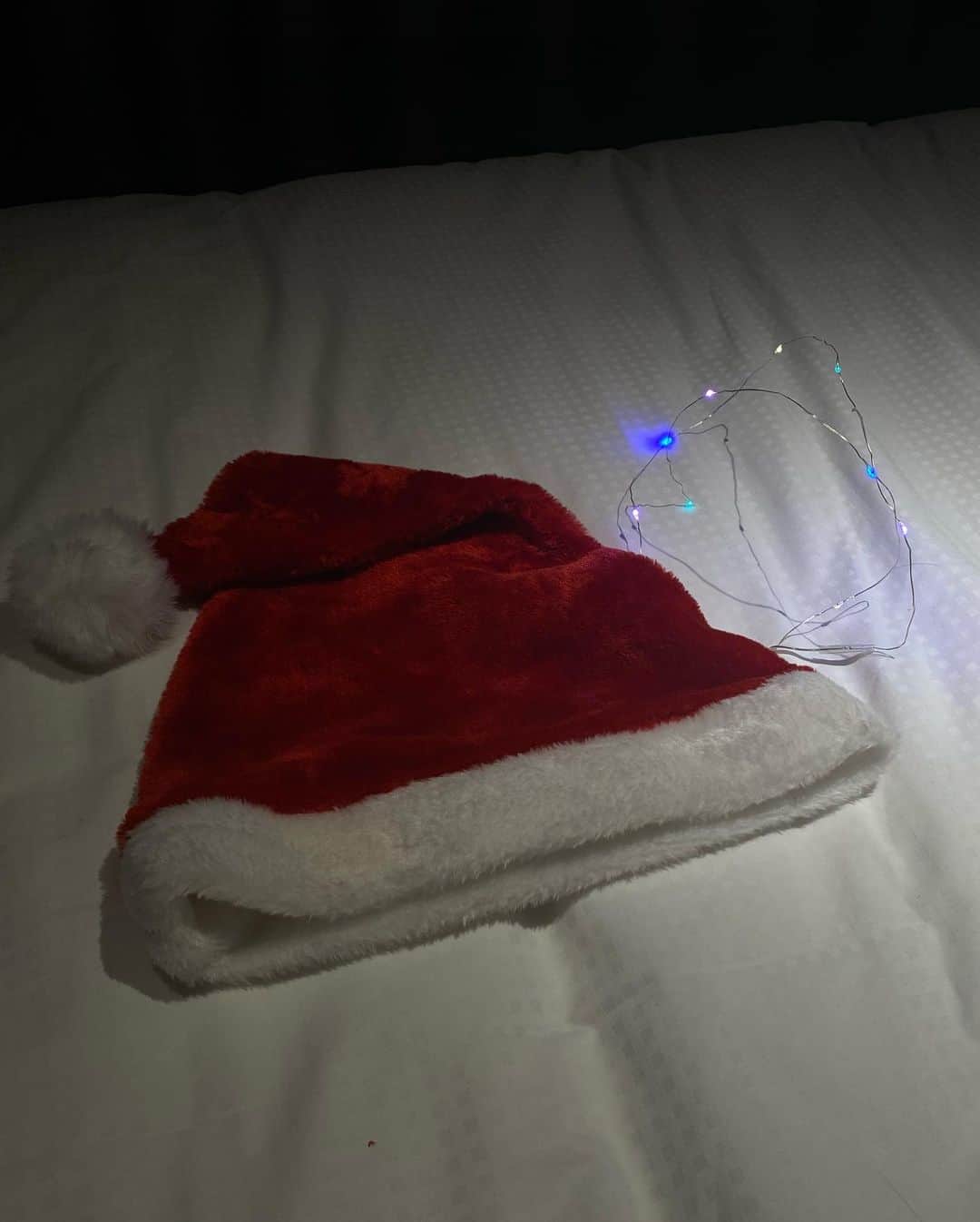 内村麻美さんのインスタグラム写真 - (内村麻美Instagram)「【クリスマスイブは…👭🏼】 . 七子とホテルで過ごしました❤︎ 配信したり、ケーキ食べたり、のんびり。 もう、のんびりにも程があるくらい。 ロケでお世話になったTRAD HAKATA🏨 楽しすぎました、ありがとぉ🐒🐒🐒 . #クリスマスイブ #山下七子 #はい姉妹ですって平気で嘘つく #気づいたら寝てた」12月26日 13時57分 - asami___05