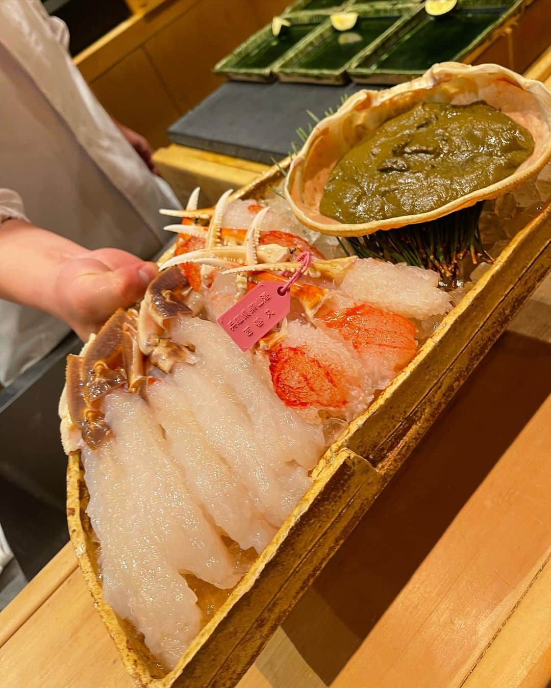 沖田杏梨さんのインスタグラム写真 - (沖田杏梨Instagram)「For Christmas dinner, I went to the one of the most delicious Kaiseki Cuisine (a traditional Japanese dish) I had in Tokyo. Especially the crab!! Maybe it was the most delicious one I have ever had in my life😻 The tast was true GOOD👍  クリスマスディナーにで行った懐石料理は都内で今まででの中で一二を争うほど美味しかった💦特に蟹！🦀人生で1番美味しったかも😻  #銀座器楽亭 #器楽亭 #懐石料理 #割烹料理 #蟹料理  #kappocuisine #kaisekicuisine #crab」12月26日 14時05分 - anri_okita