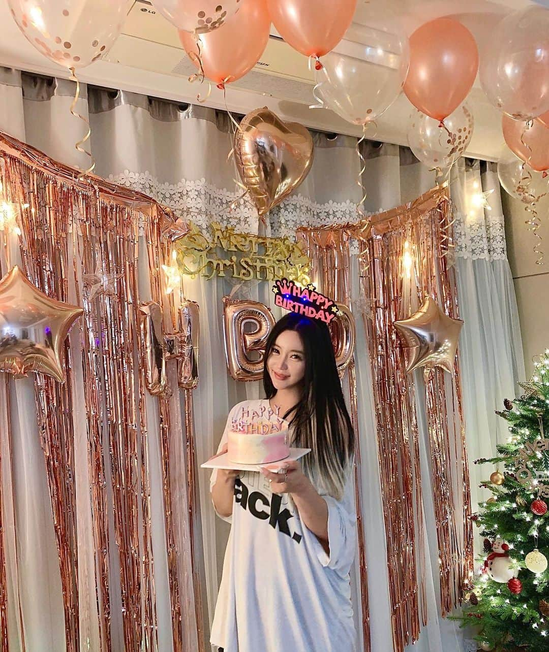 ゴウンのインスタグラム：「생일축하해주신 모든분들 감사합니다💕❤️💋 행복한하루 보냈어요🥰  #생일 #birthday #축하 #인사 #daily #party #레이샤고은 #layshagoeun」