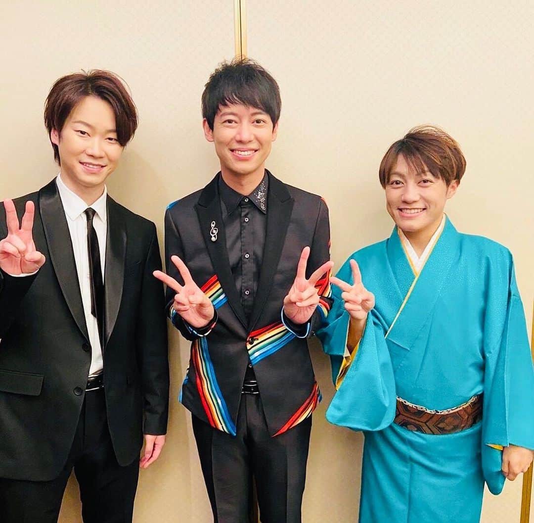 松阪ゆうきのインスタグラム：「はやぶささんとの 名鉄ニューグランドホテル🏨 でのディナーショー🍽が終わりました。  楽しかったなぁ。 またやりたいなあ💖 もっと絡みたかったなぁ😂  はやぶささん。 ご来場くださいました皆さま。 スタッフの皆さま。  お世話なりました。 ありがとうございました😌  名古屋でディナーショー🍽 また開催出来ますように。  次は 名鉄グランドホテルを 目指しましょう😁 (ニューグランドは来年2月で閉館のようです😭)  ゆうき♪  #松阪ゆうき #はやぶさ さん  #演歌男子 #ディナーショー #名鉄ニューグランドホテル #雪 #明日は岐阜 #大野町」