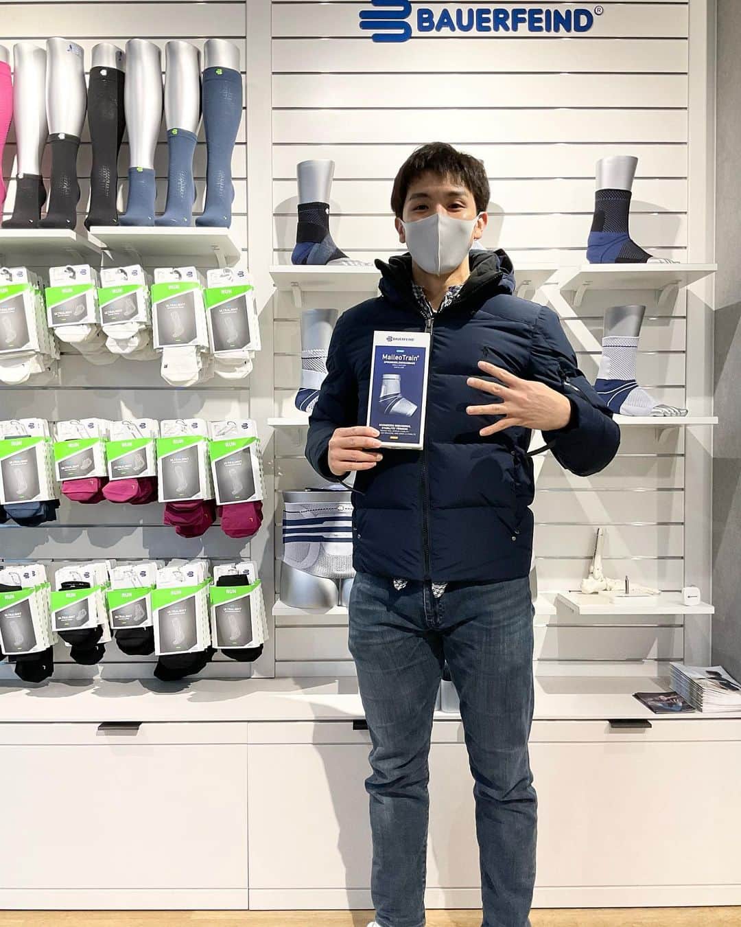 のインスタグラム：「. この度、BAUERFEIND様にサポートしていただくことになりました。 以前からアキレス腱の痛みが強く悩んでいました。 BAUERFEIND様のサポーターを紹介していただき、試したところ痛みを軽減・動きのサポート力が自分にとてもフィットしました！ 他にも太腿部のコンプレッションサポーターなど着用します。 年明けのリーグ再開に向けBAUERFEIND様に力を借りながら個人スキル向上、チーム力向上に繋げていきたいと思います！ . #bauerfeind  #本間隆太」
