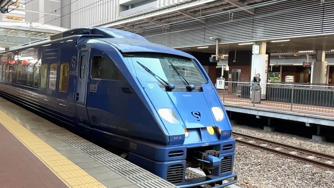 おもちゃんねるんのインスタグラム：「博多駅で呪術廻戦ラッピングのソニック見た😊」