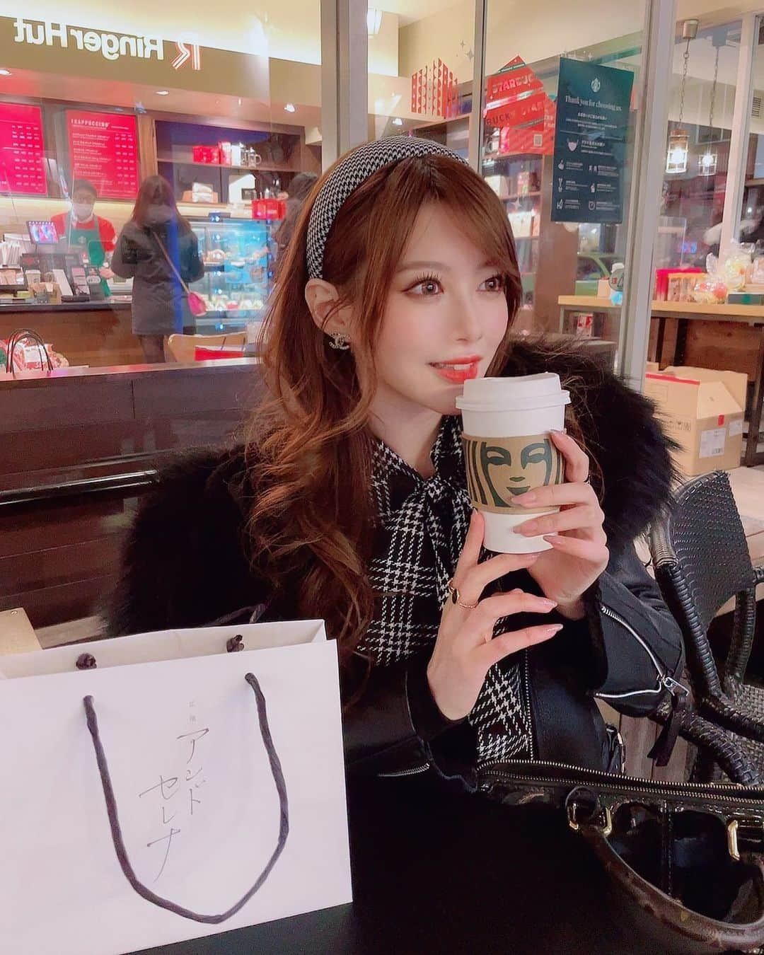 相沢みなみさんのインスタグラム写真 - (相沢みなみInstagram)「☕️🎄💭 . #スタバ #スターバックス  #ジョイフルメドレーティーラテ  #starbucks #starbuckscoffee  #joyfullmedleytealatte  . #相沢みなみ #minamiaizawa #相澤南」12月26日 17時30分 - epoint2016