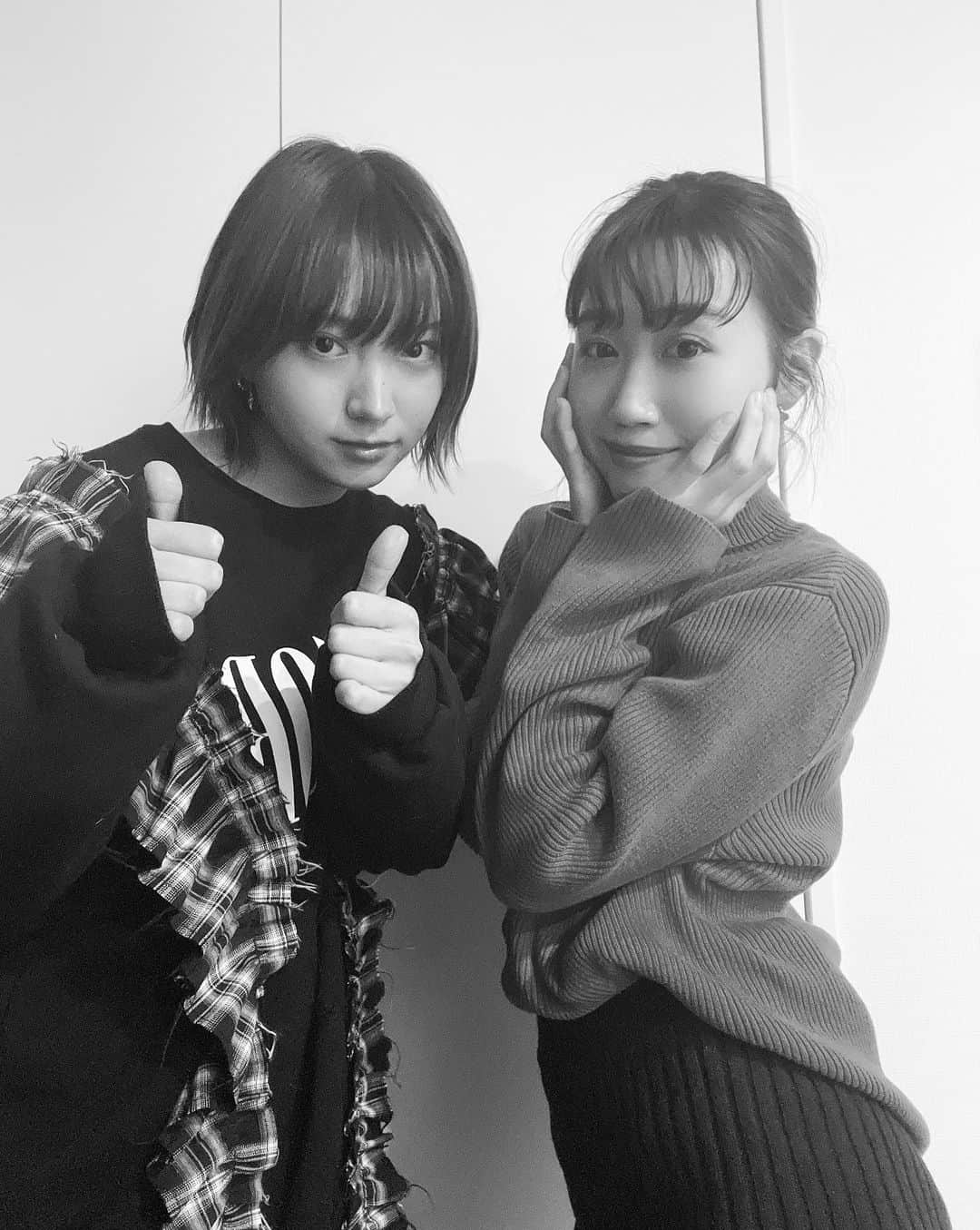 太田夢莉さんのインスタグラム写真 - (太田夢莉Instagram)「昨日、このちゃんが我がハウスに遊びに来てくれました。  1年ぶり？2年ぶり？の再会がクリスマス🎄 とてもいい時間でした。ずっと話していましたが、お互いに頭は停止していました。NMB48時代の同期なので、そんな空気感です。このちゃんが買ってきてくれたケーキが美味しかった、、、おっしゃれーな味の、、、  目標に向かって行動しているのがかっこいいです。歩む道も目指す場所も違うけど、だからこそ受ける刺激があります。お互いがんばろうね！  猫が好きらしく、うちのにゃんこをかわいがってくれました🐈‍⬛（しぐれくん大暴れにつき写真撮影の途中で脱退）  #merrychristmas #クリスマスは終わらせません #終わってからクリスマスソングを聴くのです！ #同期 #ダンスうまい人 #振り付けもできちゃう人 #人間としてみてくれている人 #ありがと」12月26日 17時50分 - yustagram12