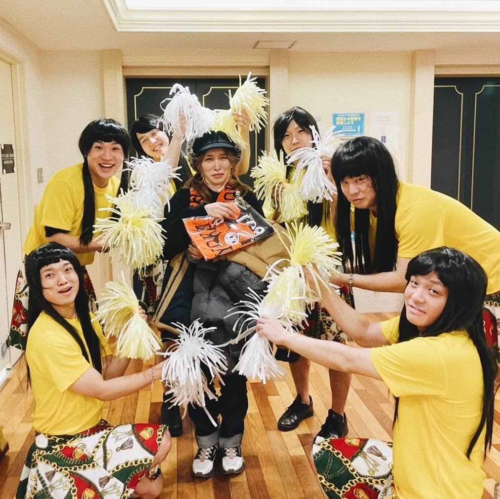 財部亮治のインスタグラム：「上京MNTIブラザーズ福岡公演、物販がくっっっそスペシャルでした✨ アリーさん、くまみき、ありがとう😂」