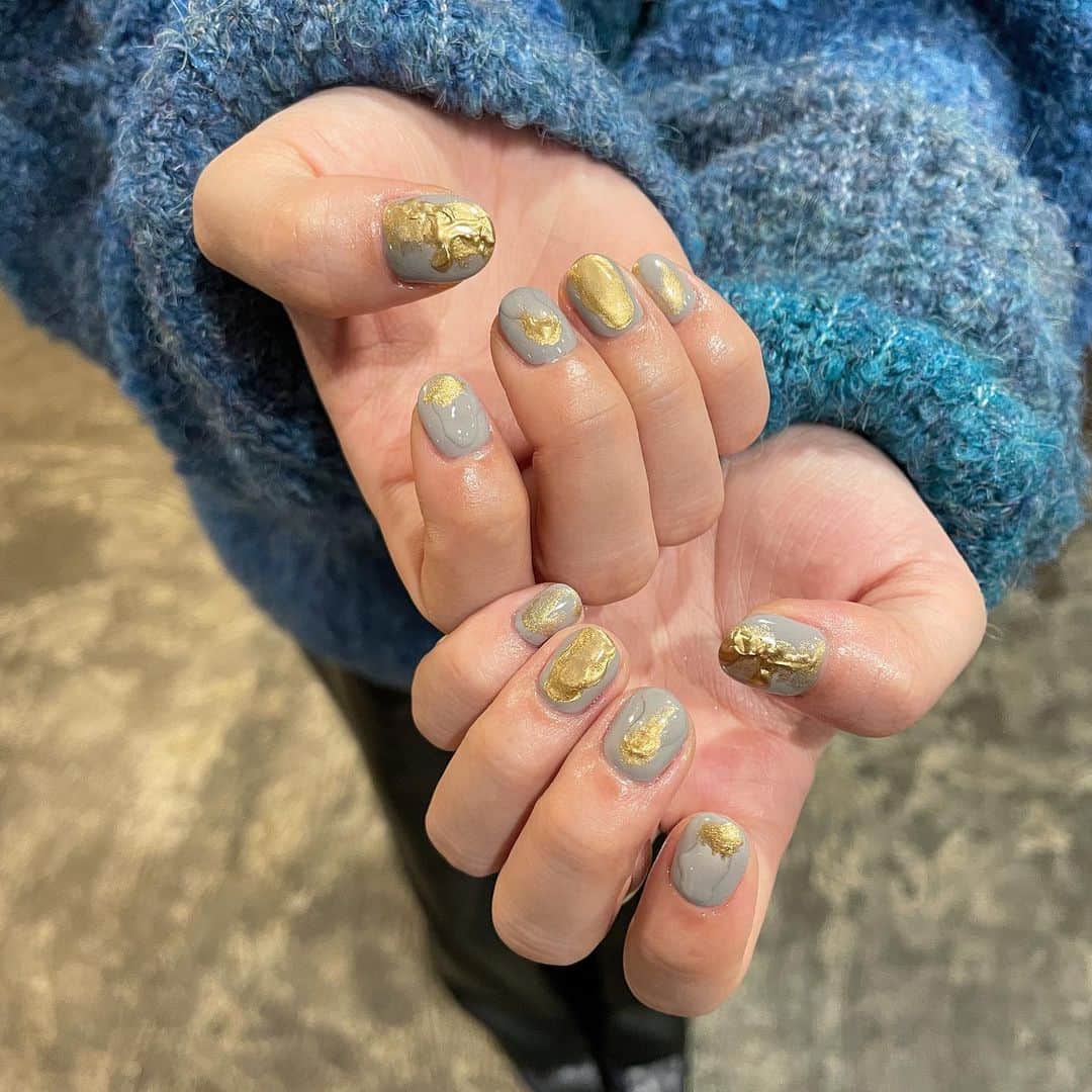 sarimaru(国木田さりまる)のインスタグラム：「2021ラストネイルでした💭❄︎ 今回のネイルも今年沢山お世話になった遥さんに♡ 本当にいつもありがとうございます😢」