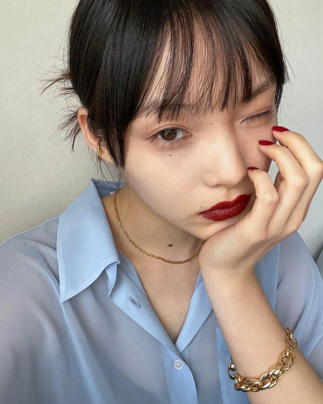 江崎ななほのインスタグラム：「冬はゴールドがつけたくなる みなさんクリスマスは楽しめましたか🎄 　 　 　 necklace @crestare_official  #crestare #gift」